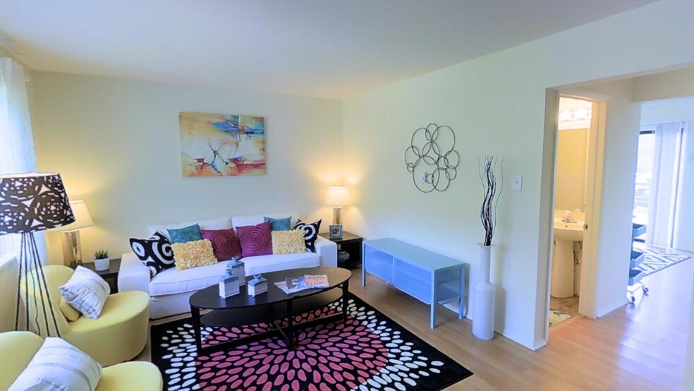 Kingston Square Apartments
