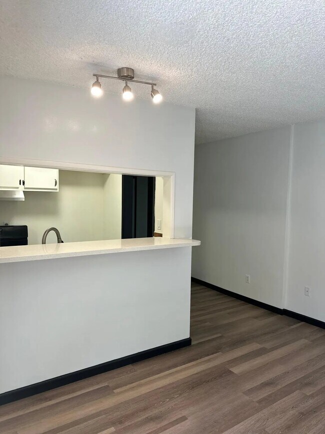 Building Photo - 824 Glenway Dr