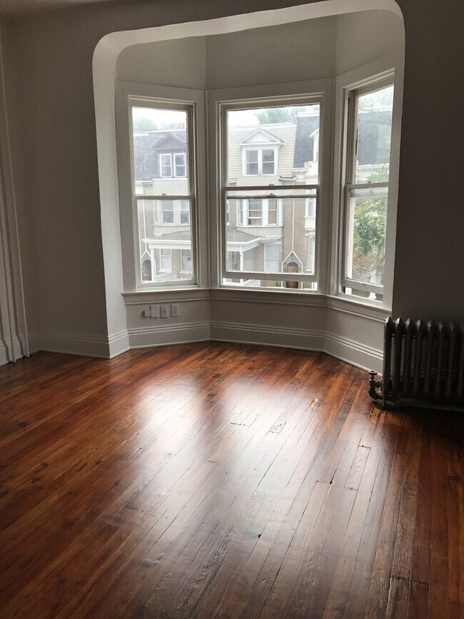 Foto del edificio - West End of Town! Close to transportation,...