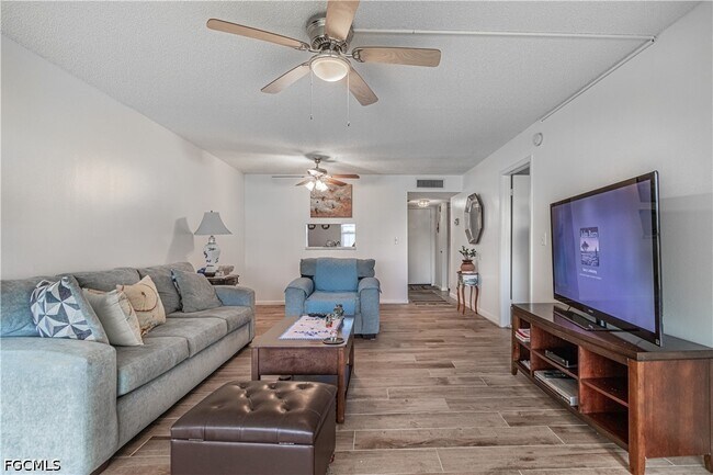 Building Photo - 1580 Pine Valley Dr