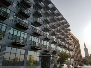 Building Photo - 1224 W Van Buren St