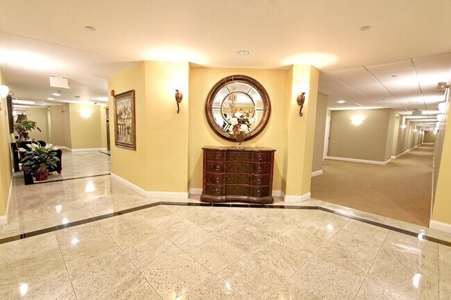 Foto del edificio - 120 Wyllis Ave