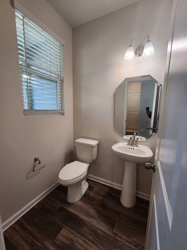 Foto del edificio - 3 Bedroom 2-Car Garage in Porter's Row in SW Charlotte
