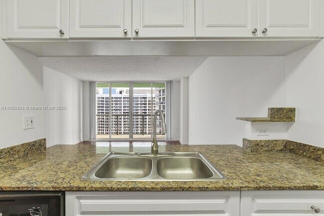 Foto del edificio - 1756 N Bayshore Dr