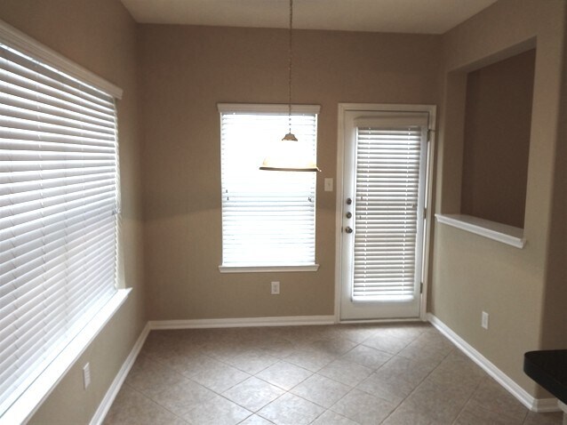 Foto del edificio - 3523 Pine Valley Dr