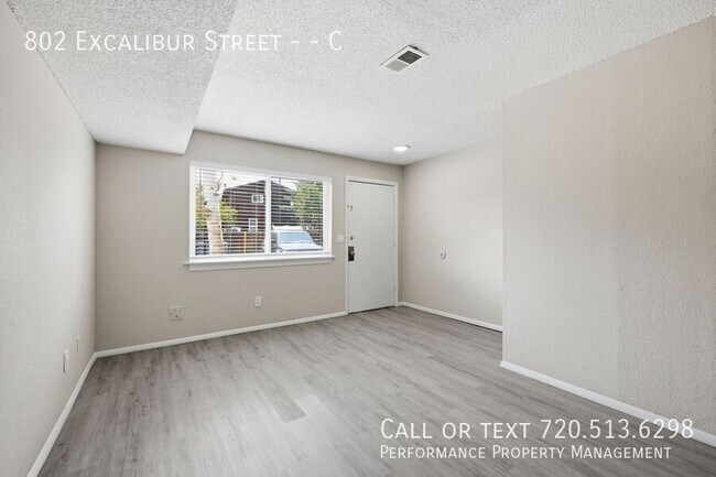Foto del edificio - 802 Excalibur St