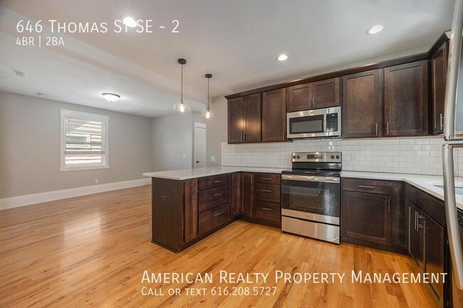 Foto del edificio - 646 Thomas St SE