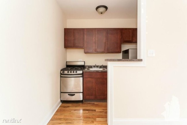 Building Photo - 1157 W Diversey Pkwy