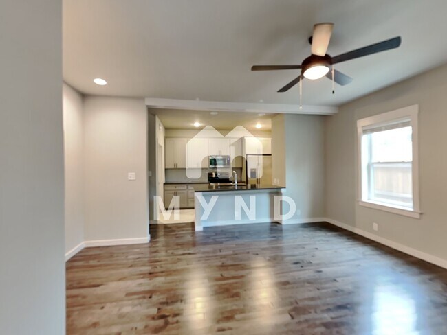 Building Photo - 935 W Craig Pl Unit 102
