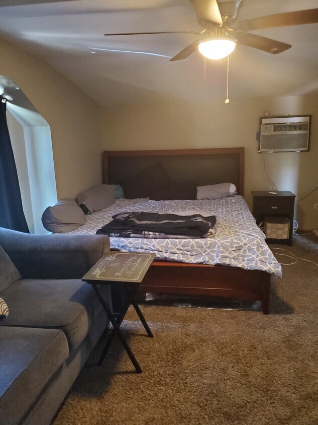 bedroom 1 - 3336 N Oriole Ave