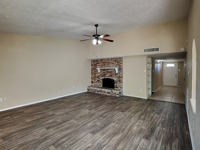 Foto del edificio - 5019 Forthbridge Dr