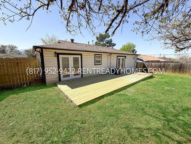 Building Photo - 913 Harrison Dr