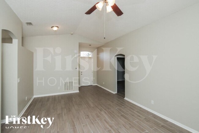 Building Photo - 530 Melanie Cir