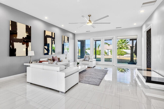 Building Photo - 5 Curie Ct