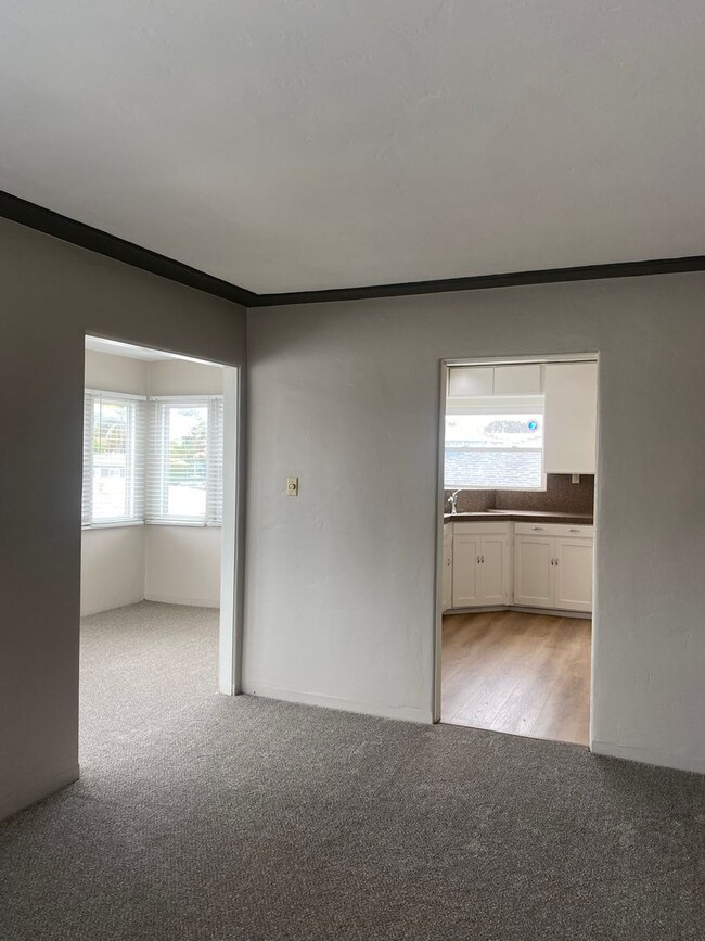 Building Photo - m529 - Mann