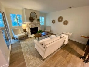 Building Photo - 124 Torrey Pine Terrace