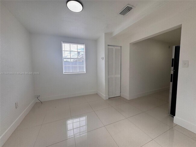 Foto del edificio - 541 E 38th St