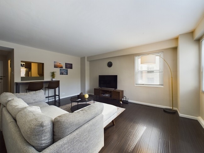 Foto del edificio - 2909 N Sheridan Rd