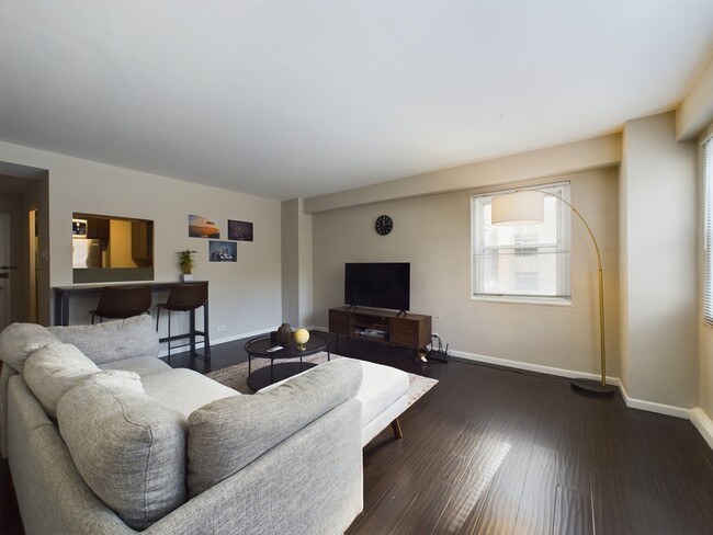 Foto del edificio - 2909 N Sheridan Rd