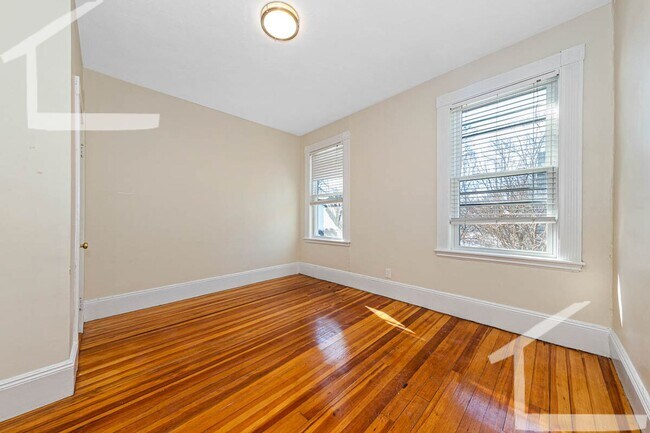 Building Photo - 3 Bedroom