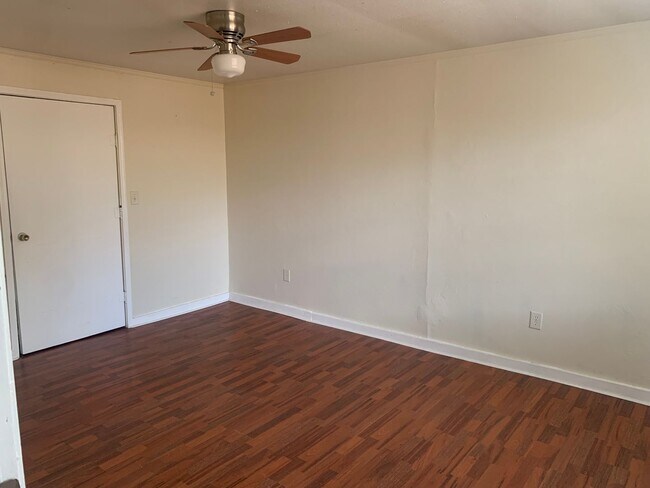 Foto del edificio - Super cute 1 bedroom rear house close to A...