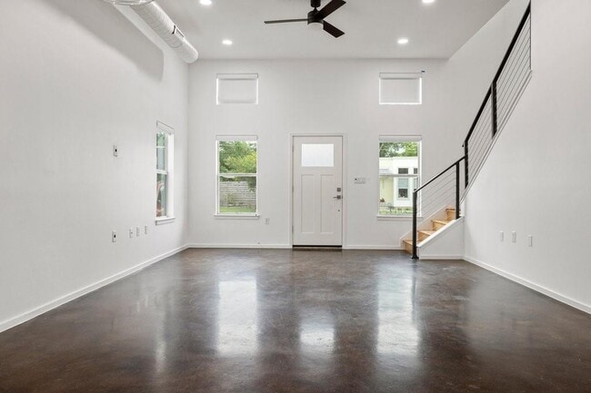 Building Photo - 3801 Byron Dr