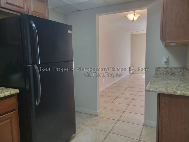 Building Photo - 711 Russell Ln