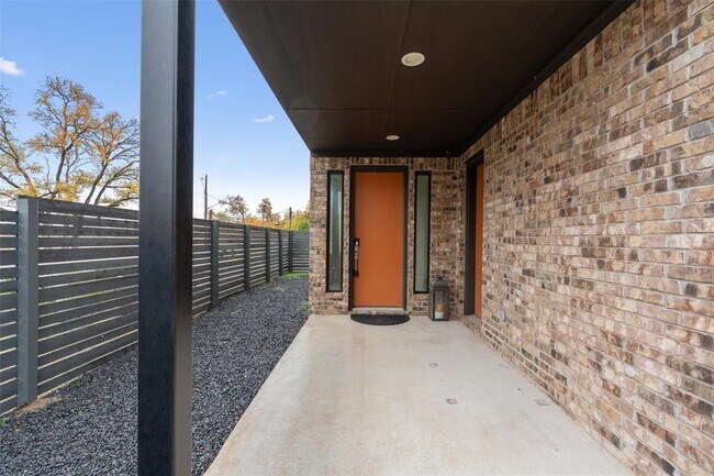 Foto del edificio - 5002 Pecan Springs Rd