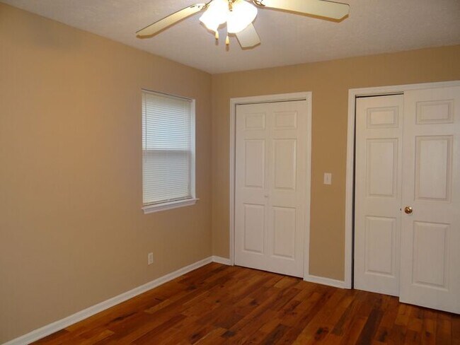 Foto del edificio - One bedroom unit in LaFayette Quad Plex