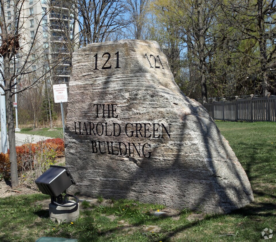 121 Parkway Forest Dr, Toronto, ON M2J 5H4 Apartments at 121 Parkway