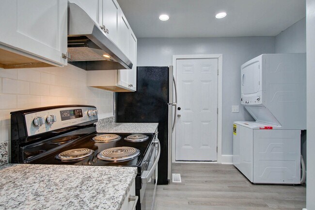 Building Photo - 2747 West Surrey Drive, North Charleston, ...