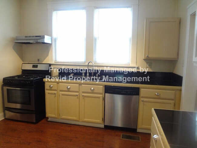 Building Photo - 29 N Cox St