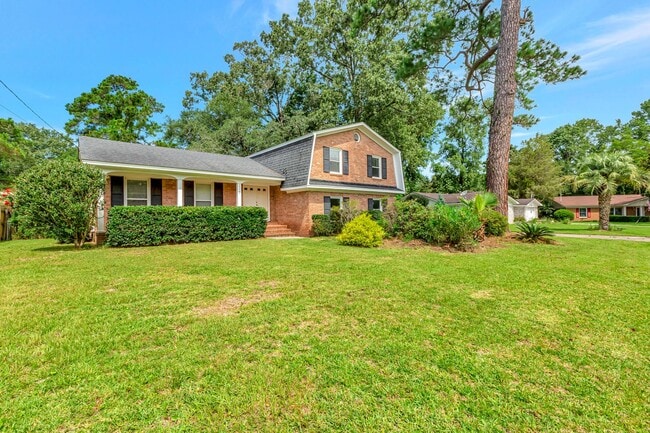 Building Photo - Renovated Cul-de-Sac Gem with Large Yard