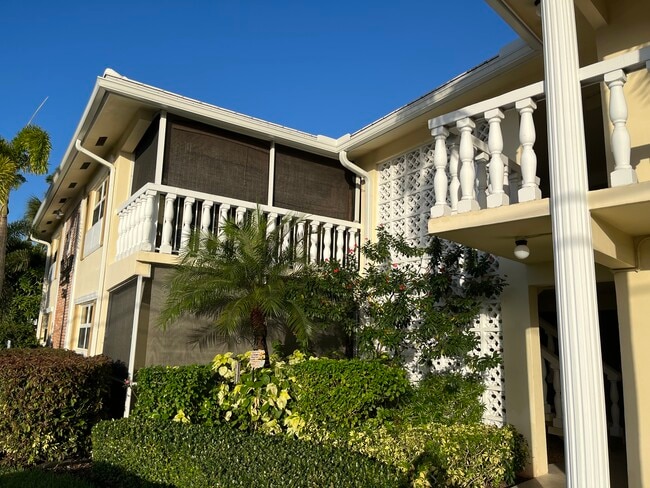 Frontal view showing deck from parking lo - 4820 NE 23rd Ave