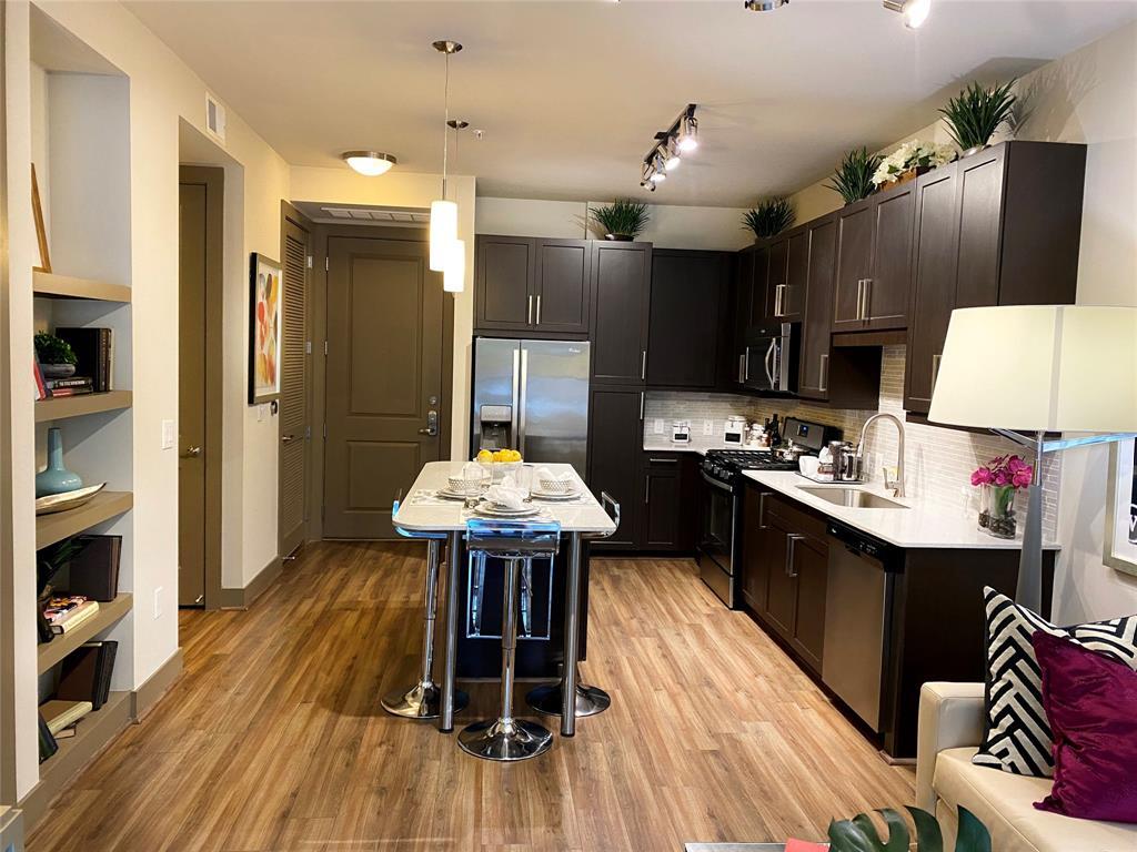 Foto principal - 10402 Town and Country Way