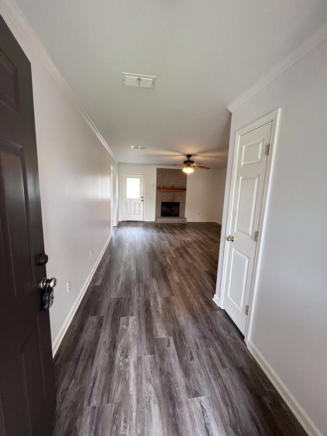 Building Photo - 52 W Plaza Blvd