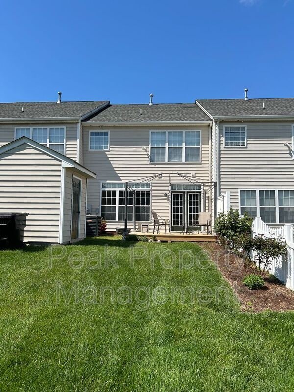 Building Photo - 904 Pale Moon Dr