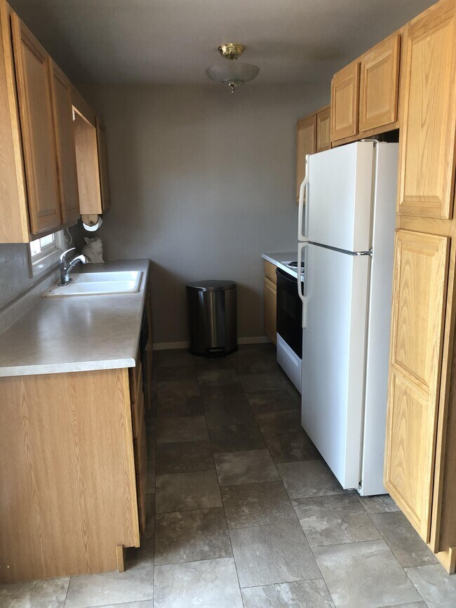 Building Photo - 201 Riverview 3 E