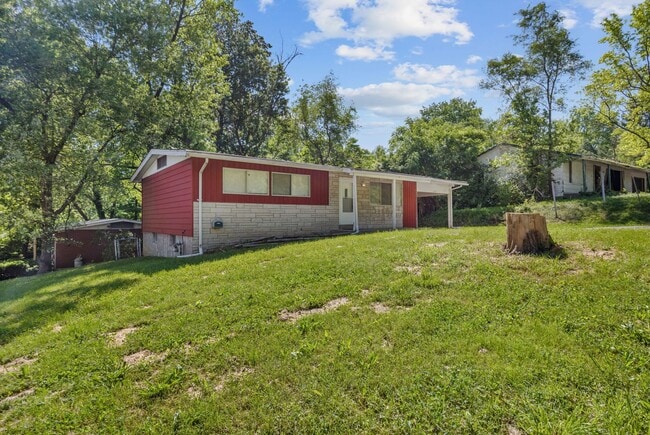 Building Photo - 10216 Green Valley Dr