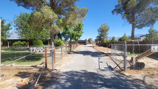 Building Photo - 1700 W Mesquite Ave