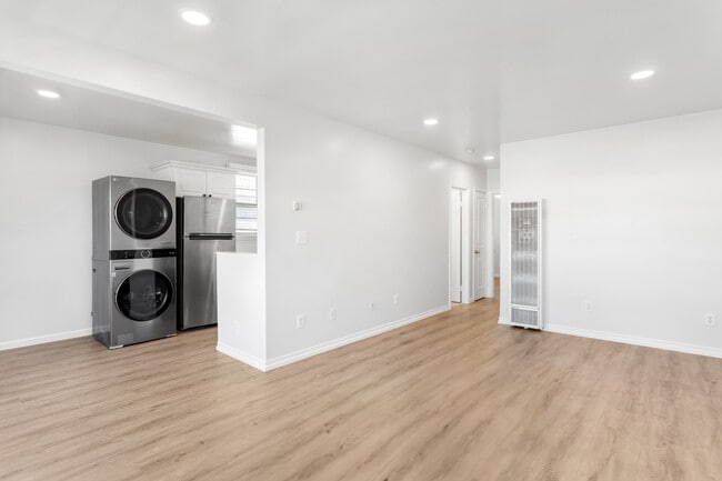 Building Photo - 630 E San Antonio Dr