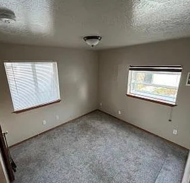 Building Photo - 1806 N Medina St