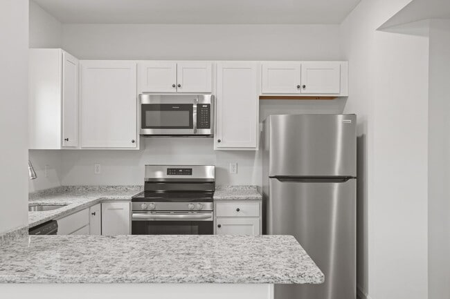 Foto del edificio - Newly built 4BR/2.5Bath Townhouse for rent in Hampden Township /Cumberland Valley School District