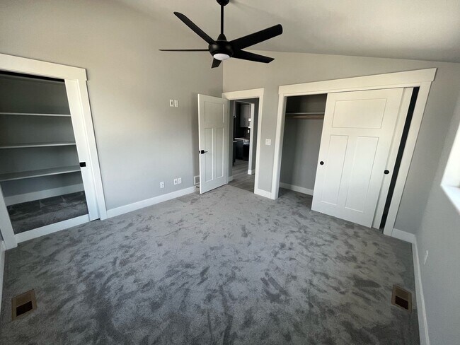 Foto del edificio - 216 Miller Ln