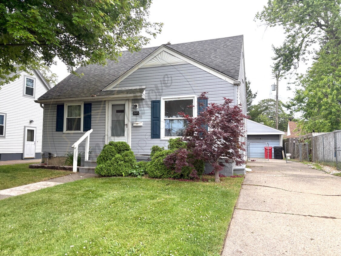 Foto principal - 25871 Oakland St