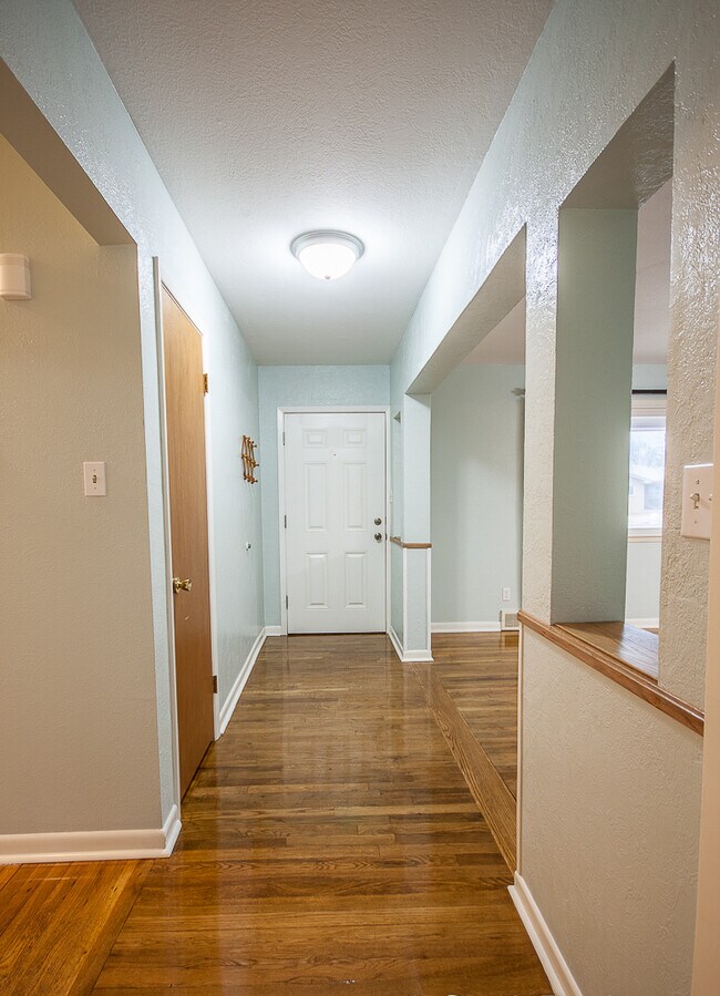 Front Entry - 317 Murray Dr