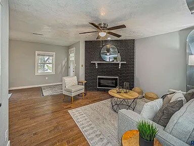 Sala de estar - 700 S Grange Ave