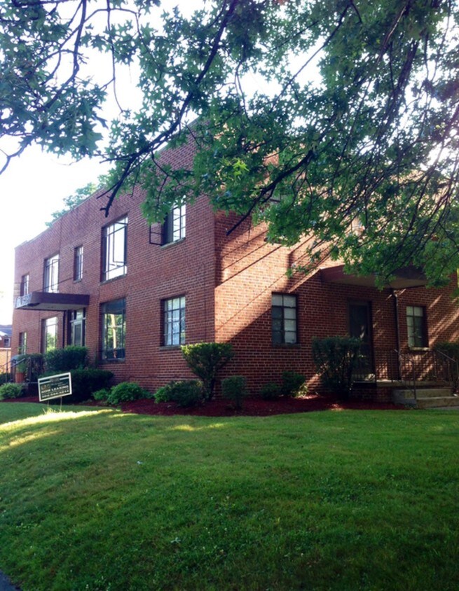 1352 1/2 Charleston Ave Unit 1, Huntington, WV 25701 Apartment for