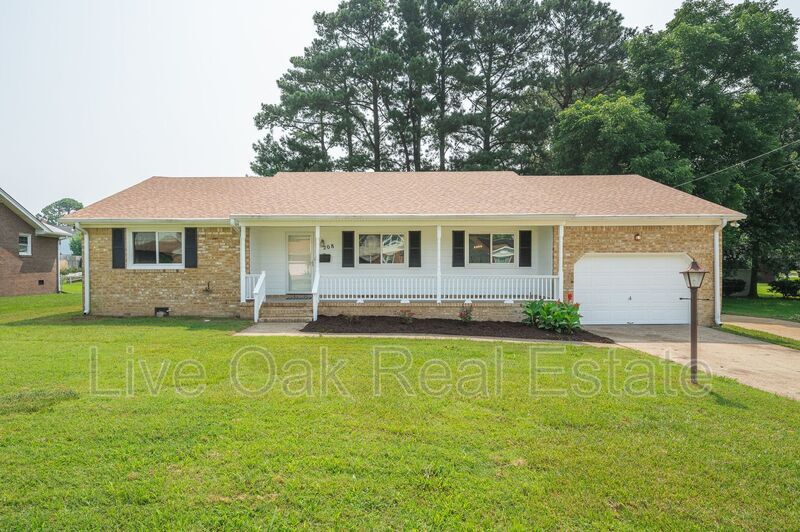 Primary Photo - 208 S Parliament Dr