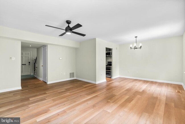 Building Photo - 16 Cornerwood Ct